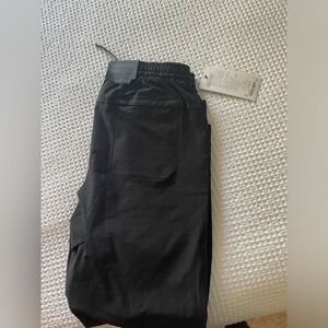 Lululemon Utilitech pull-on class-fit pant